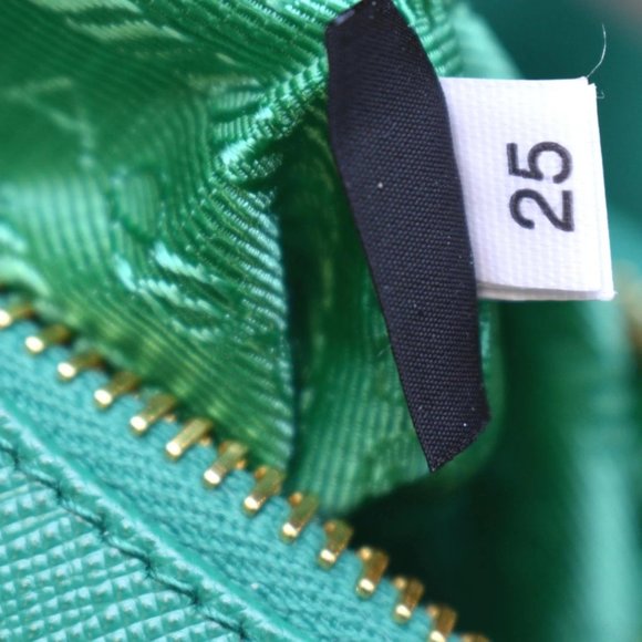 PRADA  Re-Edition 2005 Saffiano Leather Shoulder Bag Green - Picture 11 of 14